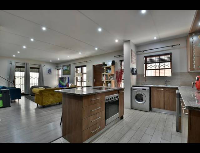 3 BEDROOM HOUSE FOR SALE IN FERNDALE